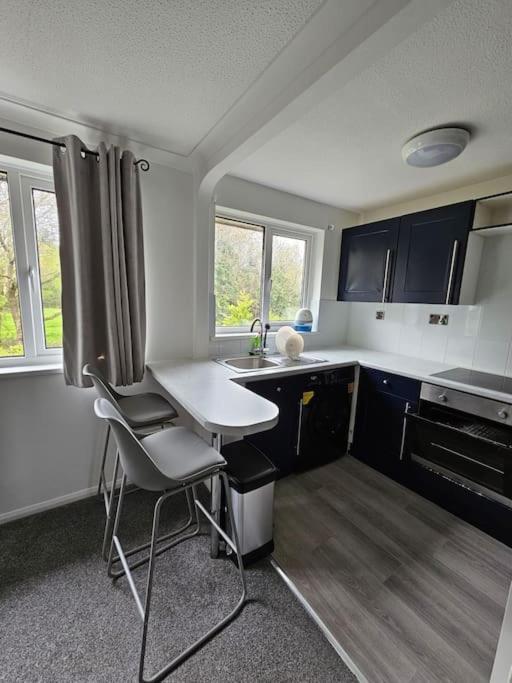 Entire Spacious Modern One Bedroom House Swindon Ngoại thất bức ảnh